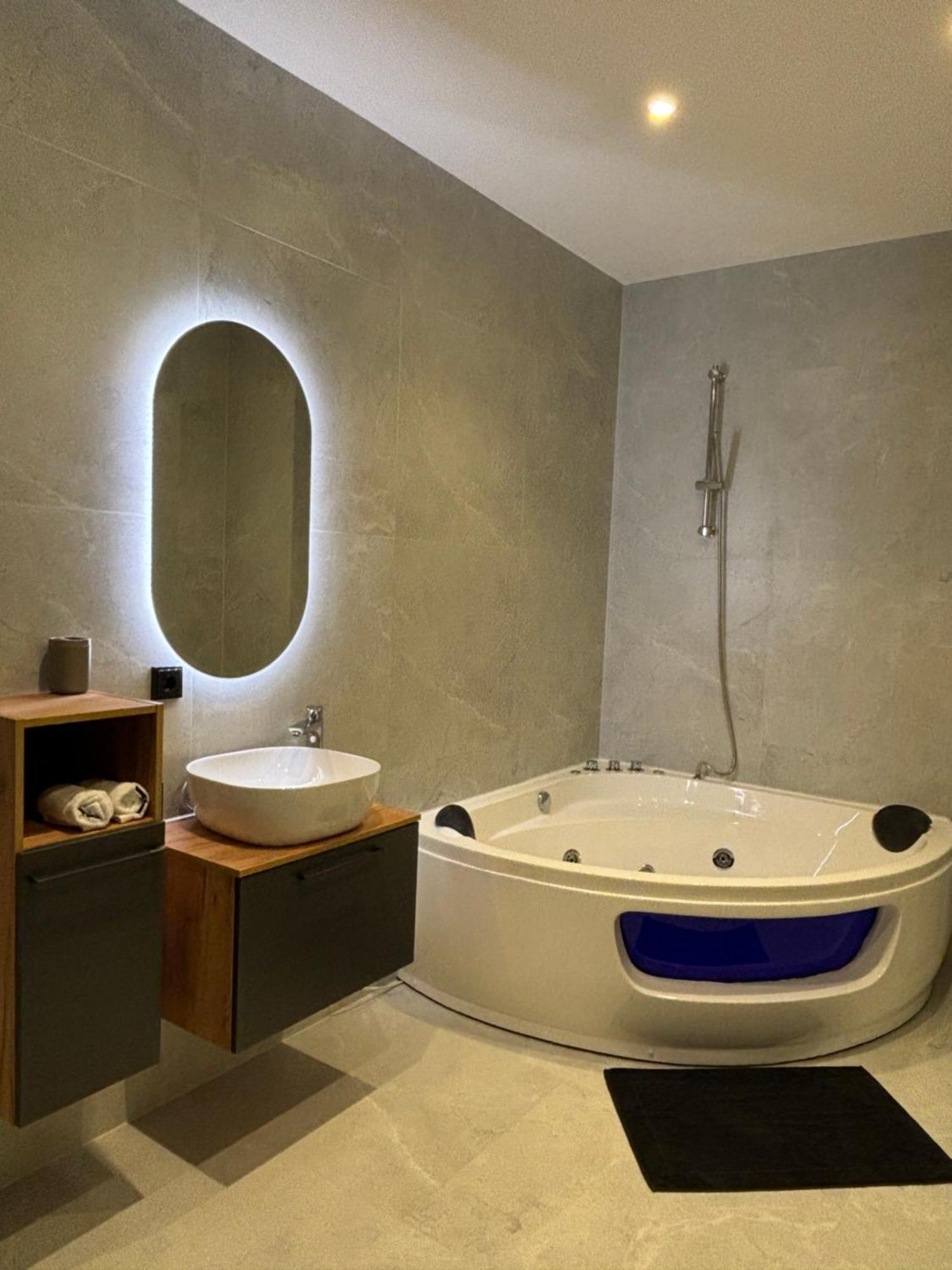 Luxus Apartment Mit Whirlpool In Кіль Екстер'єр фото